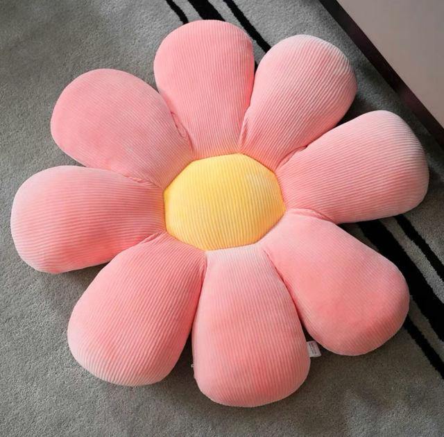 Daisy Cushion - StuffedWithLove.store