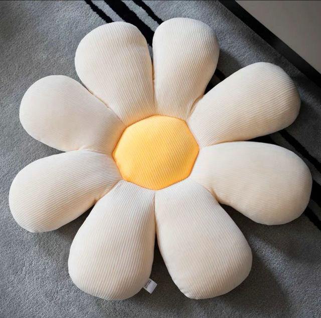Daisy Cushion - StuffedWithLove.store