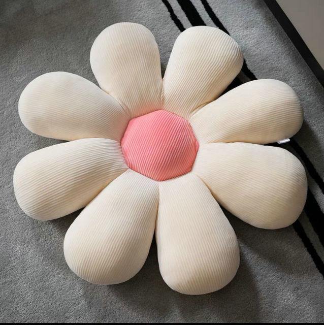 Daisy Cushion - StuffedWithLove.store
