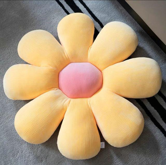 Daisy Cushion - StuffedWithLove.store