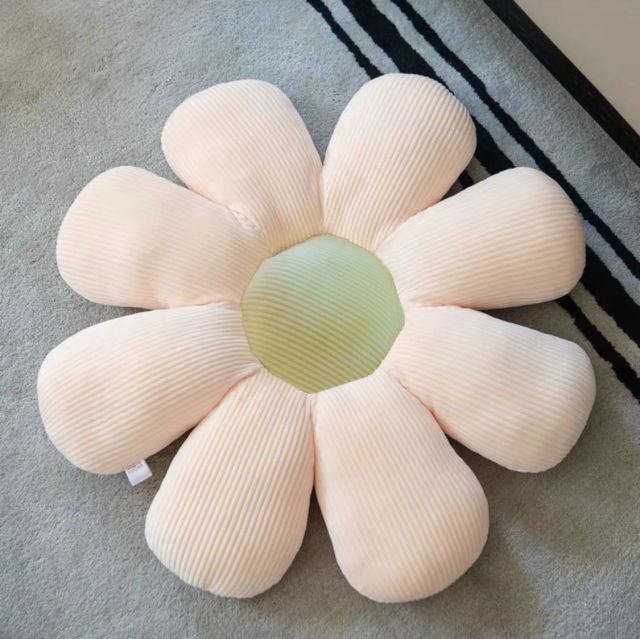 Daisy Cushion - StuffedWithLove.store